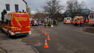 Weinstadt-Beutelsbach: Friteuse brennt in Gaststaette - Feuerwehr und Rettungsdienst im Einsatz